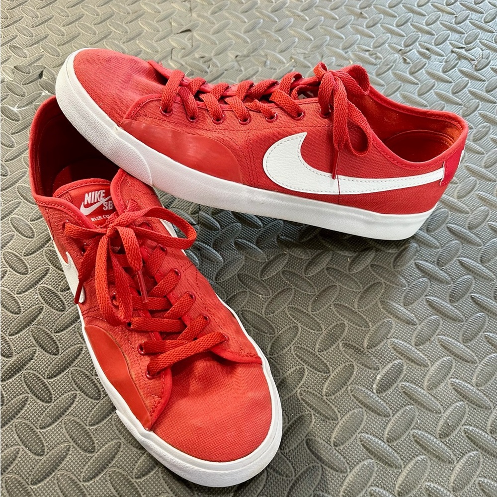 2021 Blazer Court SB 'Gym Red (size 11)
